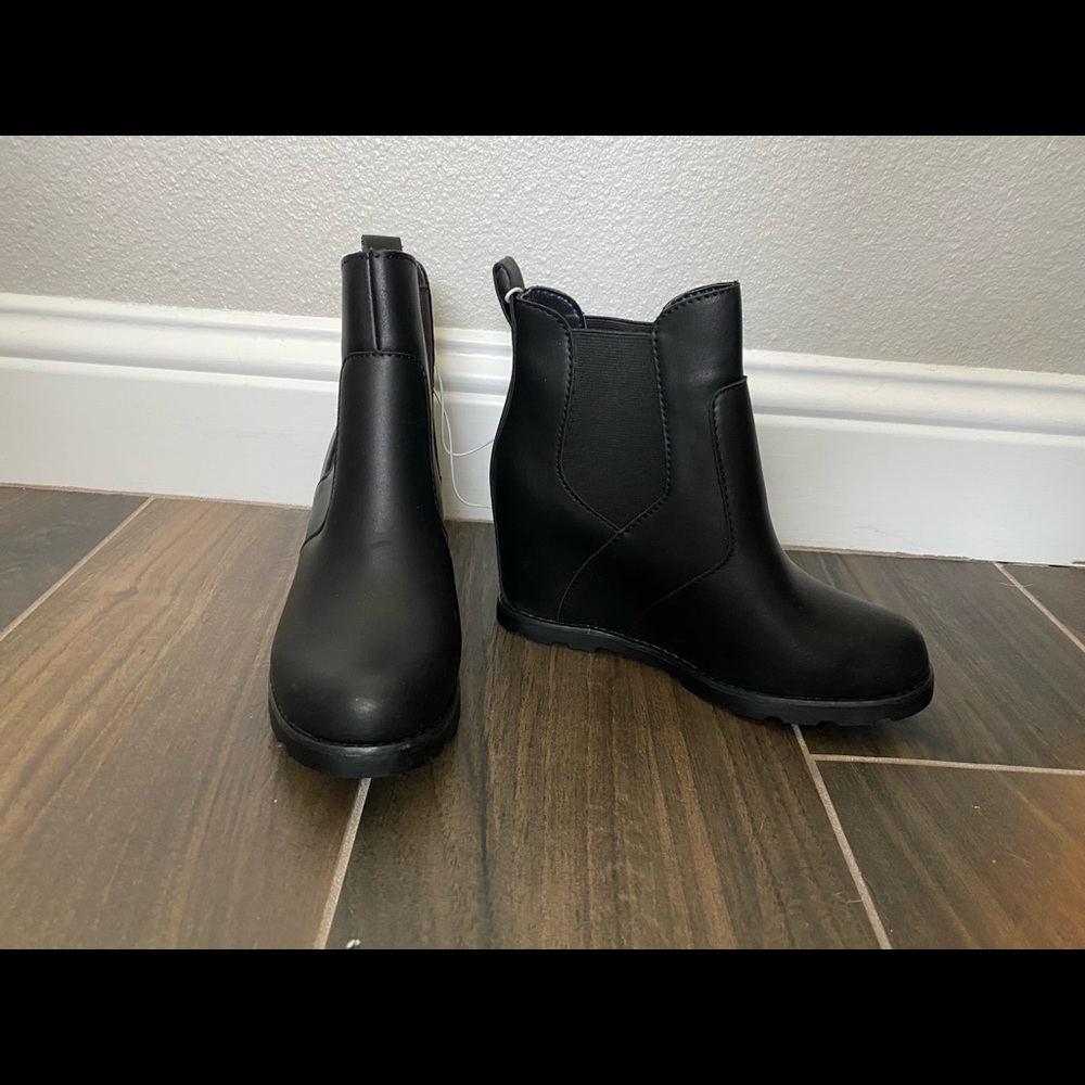 BRAND NEW Universal Thread Black Wedge Booties 6.5
